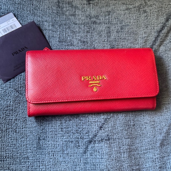 Prada wallet - Picture 1 of 2